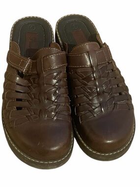 Leather clogs brown size 8 Brazil